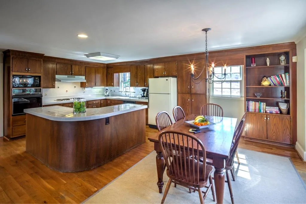 340 Thornwood Drive, Sandy Springs, Georgia 30328, 4 Bedrooms Bedrooms, ,3 BathroomsBathrooms,Residential,Sold,340 Thornwood Drive,5951735