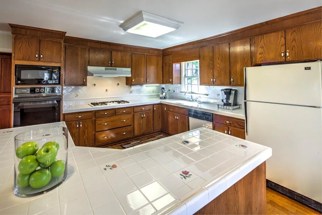 340 Thornwood Drive, Sandy Springs, Georgia 30328, 4 Bedrooms Bedrooms, ,3 BathroomsBathrooms,Residential,Sold,340 Thornwood Drive,5951735