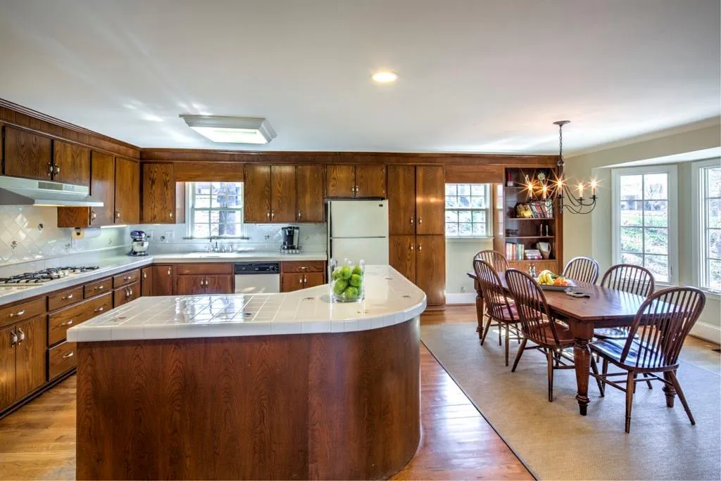 340 Thornwood Drive, Sandy Springs, Georgia 30328, 4 Bedrooms Bedrooms, ,3 BathroomsBathrooms,Residential,Sold,340 Thornwood Drive,5951735