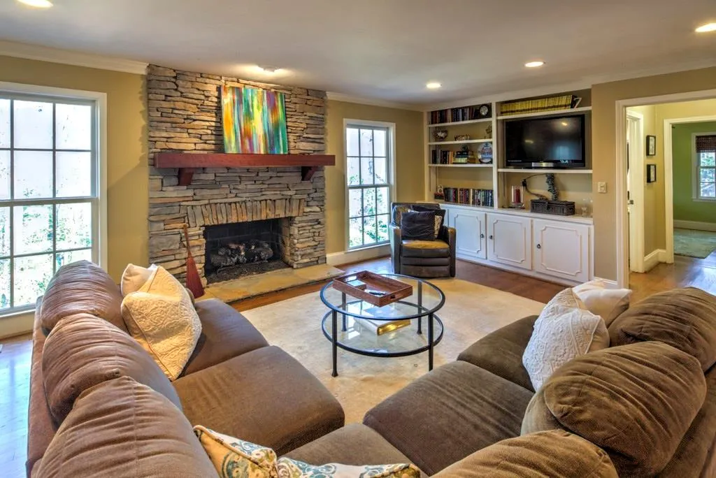 340 Thornwood Drive, Sandy Springs, Georgia 30328, 4 Bedrooms Bedrooms, ,3 BathroomsBathrooms,Residential,Sold,340 Thornwood Drive,5951735