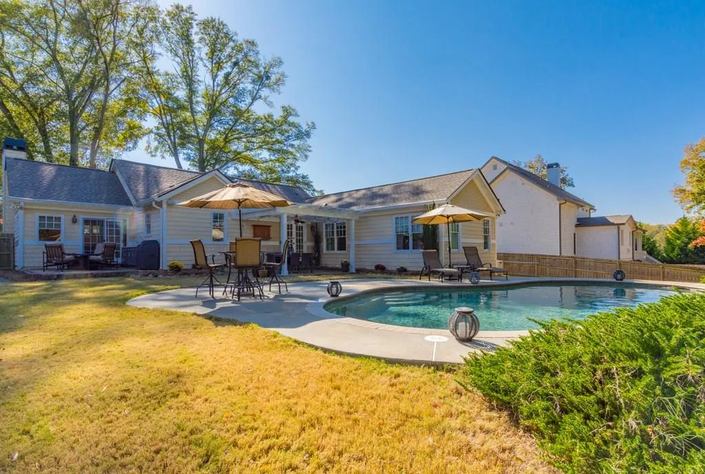 126 Hardeman Road, Sandy Springs, Georgia 30342, 3 Bedrooms Bedrooms, ,3 BathroomsBathrooms,Residential,Sold,126 Hardeman Road,6100565