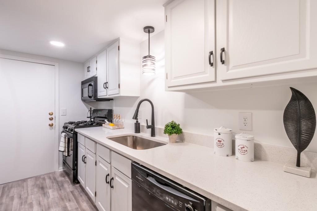 6851 Roswell Road Unit F-27, Sandy Springs, Georgia 30328, 2 Bedrooms Bedrooms, ,2 BathroomsBathrooms,Residential,Sold,6851 Roswell Road Unit F-27,7331604