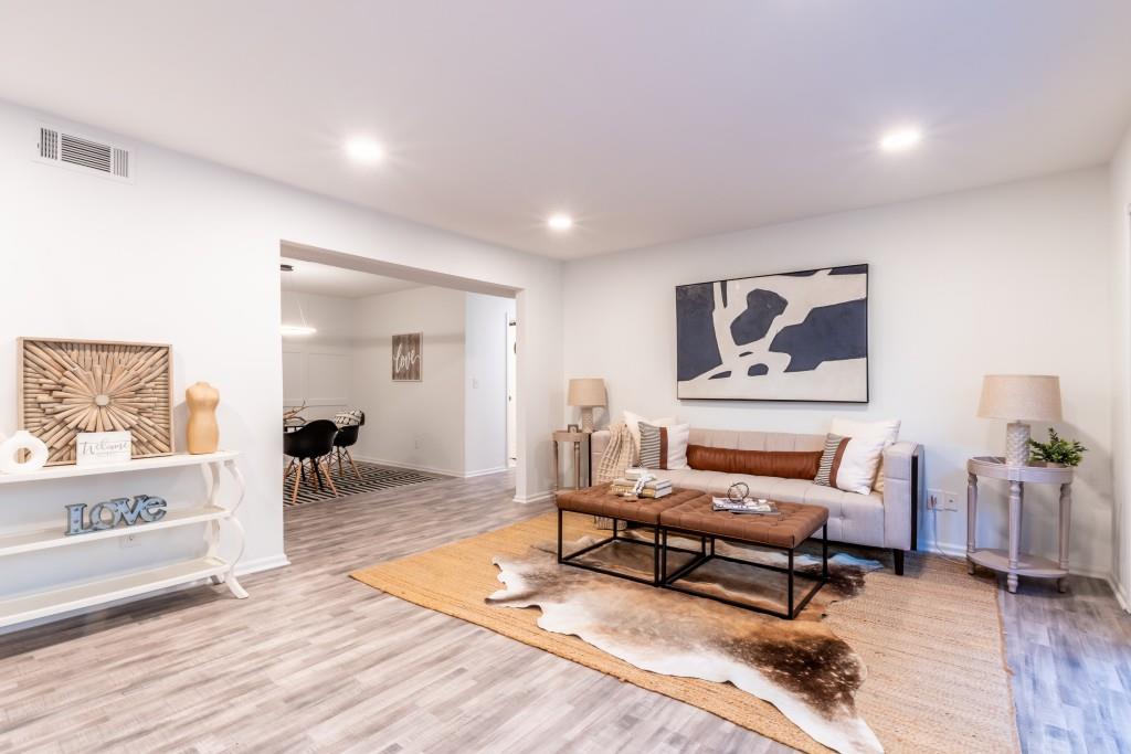 6851 Roswell Road Unit F-27, Sandy Springs, Georgia 30328, 2 Bedrooms Bedrooms, ,2 BathroomsBathrooms,Residential,Sold,6851 Roswell Road Unit F-27,7331604