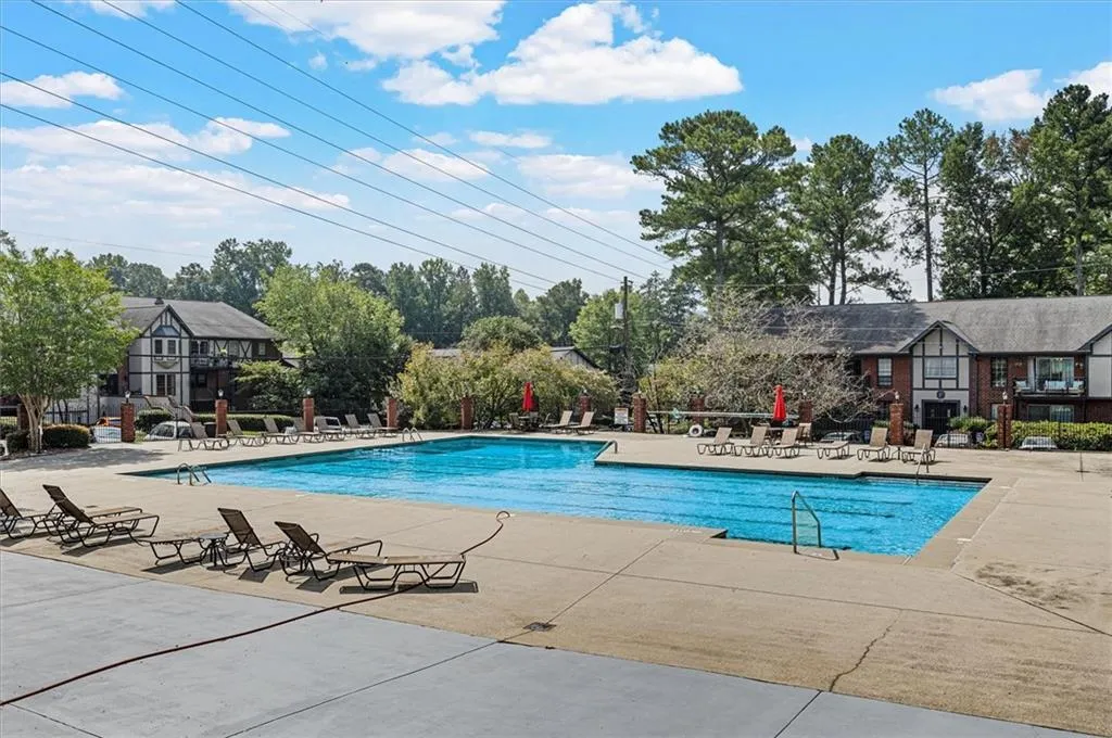 6851 Roswell Road Unit H13, Atlanta, Georgia 30328, 3 Bedrooms Bedrooms, ,2 BathroomsBathrooms,Residential,Sold,6851 Roswell Road Unit H13,7351472