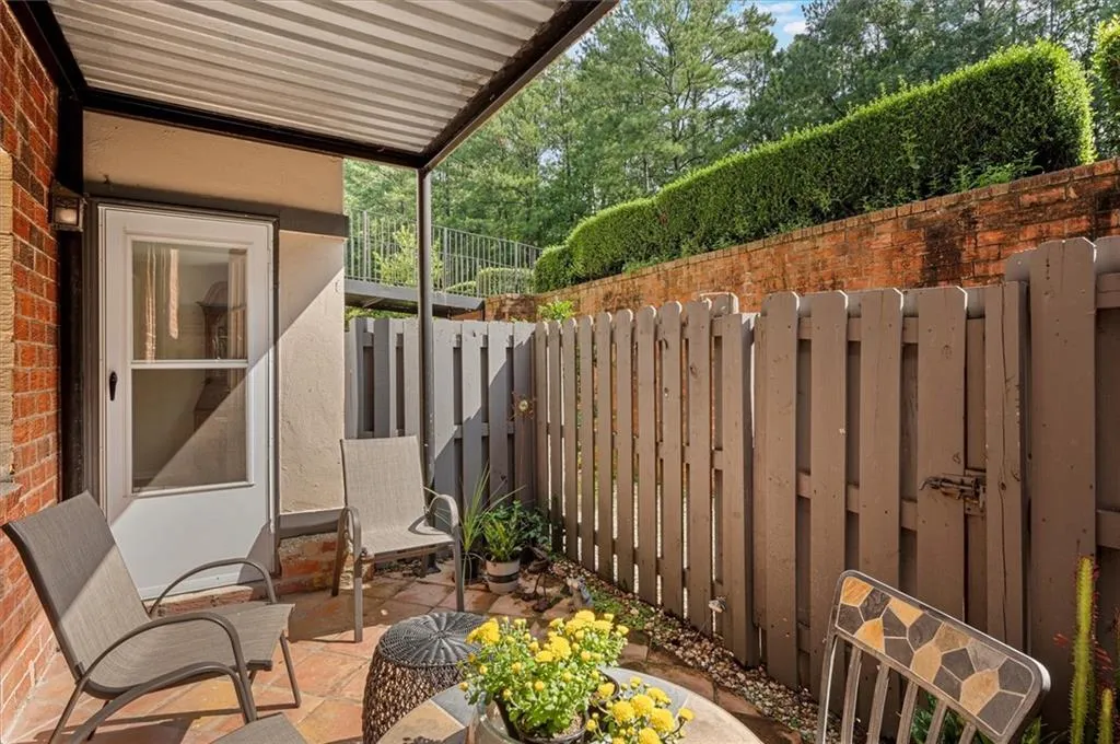 6851 Roswell Road Unit H13, Atlanta, Georgia 30328, 3 Bedrooms Bedrooms, ,2 BathroomsBathrooms,Residential,Sold,6851 Roswell Road Unit H13,7351472