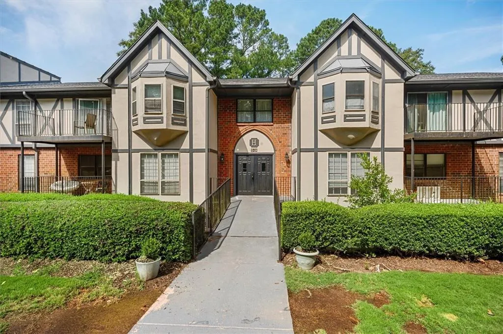 6851 Roswell Road Unit H13, Atlanta, Georgia 30328, 3 Bedrooms Bedrooms, ,2 BathroomsBathrooms,Residential,Sold,6851 Roswell Road Unit H13,7351472
