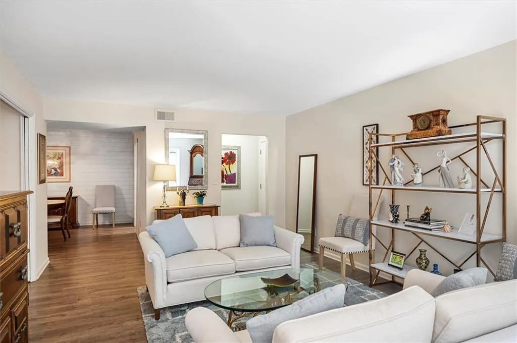 6851 Roswell Road Unit H13, Atlanta, Georgia 30328, 3 Bedrooms Bedrooms, ,2 BathroomsBathrooms,Residential,Sold,6851 Roswell Road Unit H13,7351472