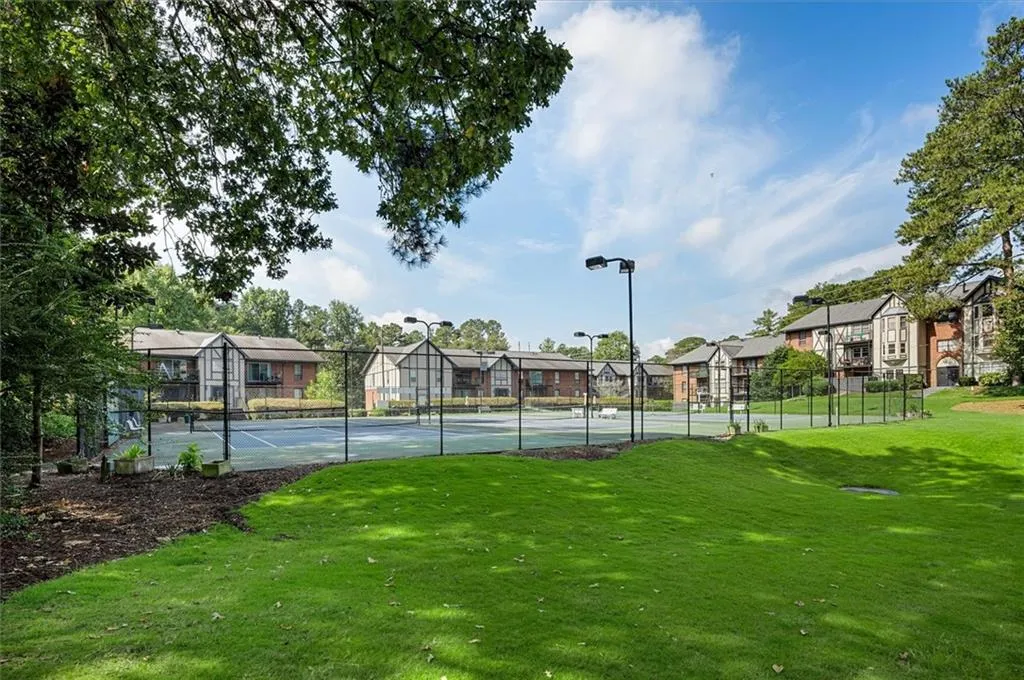 6851 Roswell Road Unit H13, Atlanta, Georgia 30328, 3 Bedrooms Bedrooms, ,2 BathroomsBathrooms,Residential,Sold,6851 Roswell Road Unit H13,7351472