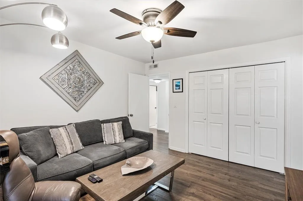 6851 Roswell Road Unit H13, Atlanta, Georgia 30328, 3 Bedrooms Bedrooms, ,2 BathroomsBathrooms,Residential,Sold,6851 Roswell Road Unit H13,7351472