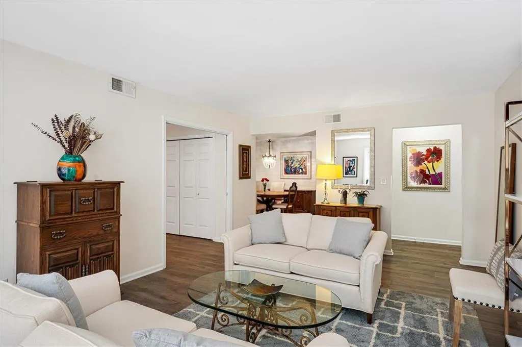 6851 Roswell Road Unit H13, Atlanta, Georgia 30328, 3 Bedrooms Bedrooms, ,2 BathroomsBathrooms,Residential,Sold,6851 Roswell Road Unit H13,7351472