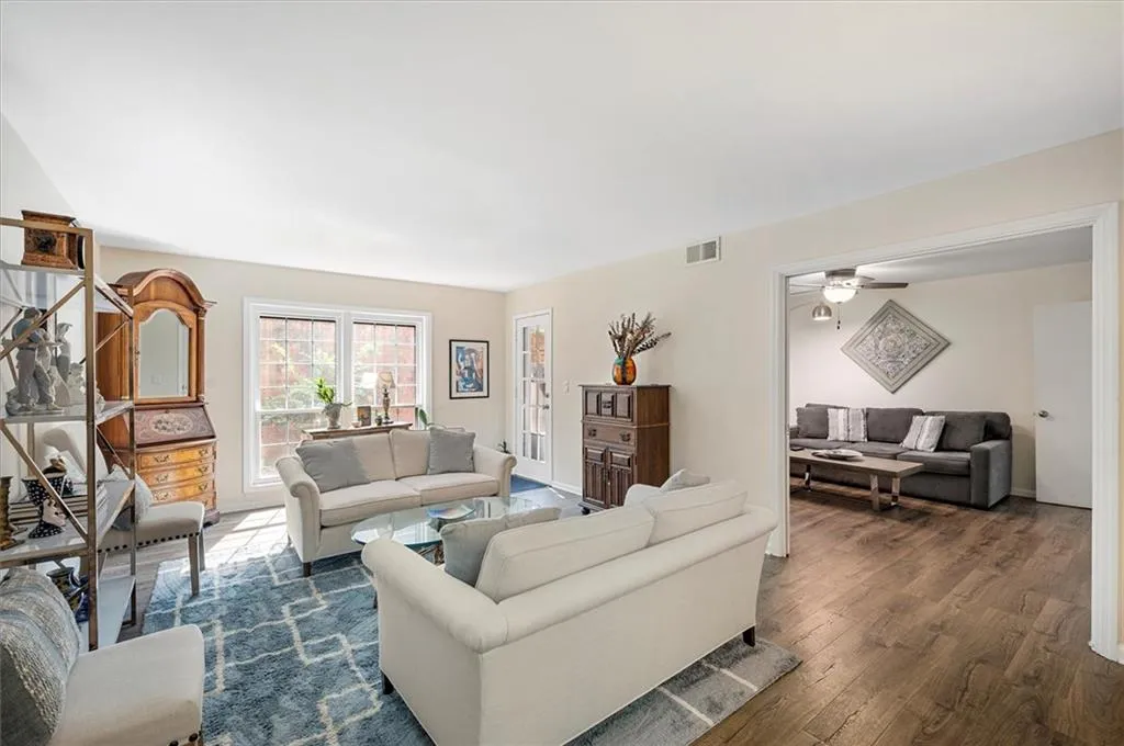 6851 Roswell Road Unit H13, Atlanta, Georgia 30328, 3 Bedrooms Bedrooms, ,2 BathroomsBathrooms,Residential,Sold,6851 Roswell Road Unit H13,7351472