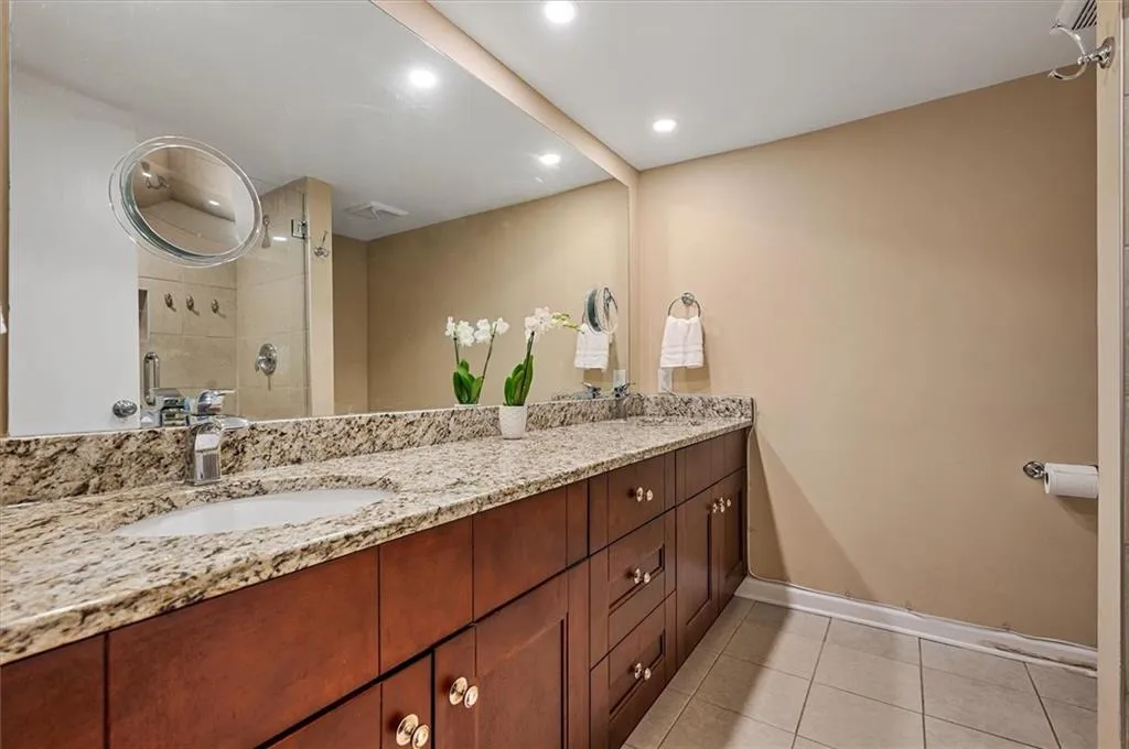 6851 Roswell Road Unit H13, Atlanta, Georgia 30328, 3 Bedrooms Bedrooms, ,2 BathroomsBathrooms,Residential,Sold,6851 Roswell Road Unit H13,7351472