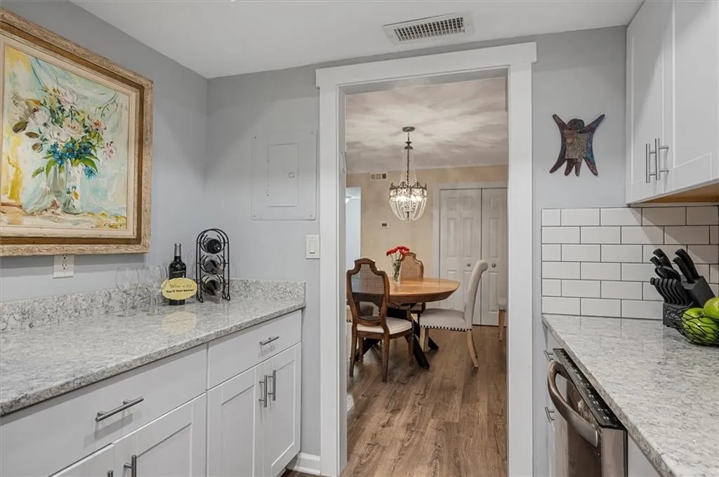 6851 Roswell Road Unit H13, Atlanta, Georgia 30328, 3 Bedrooms Bedrooms, ,2 BathroomsBathrooms,Residential,Sold,6851 Roswell Road Unit H13,7351472