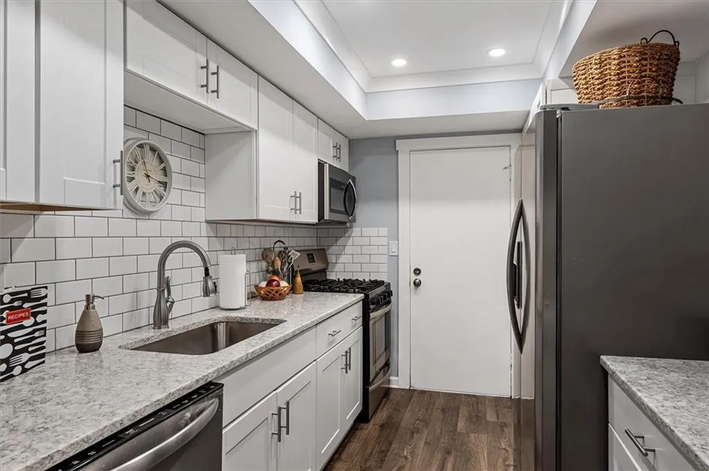 6851 Roswell Road Unit H13, Atlanta, Georgia 30328, 3 Bedrooms Bedrooms, ,2 BathroomsBathrooms,Residential,Sold,6851 Roswell Road Unit H13,7351472