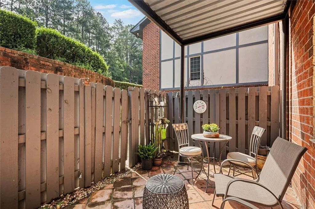 6851 Roswell Road Unit H13, Atlanta, Georgia 30328, 3 Bedrooms Bedrooms, ,2 BathroomsBathrooms,Residential,Sold,6851 Roswell Road Unit H13,7351472
