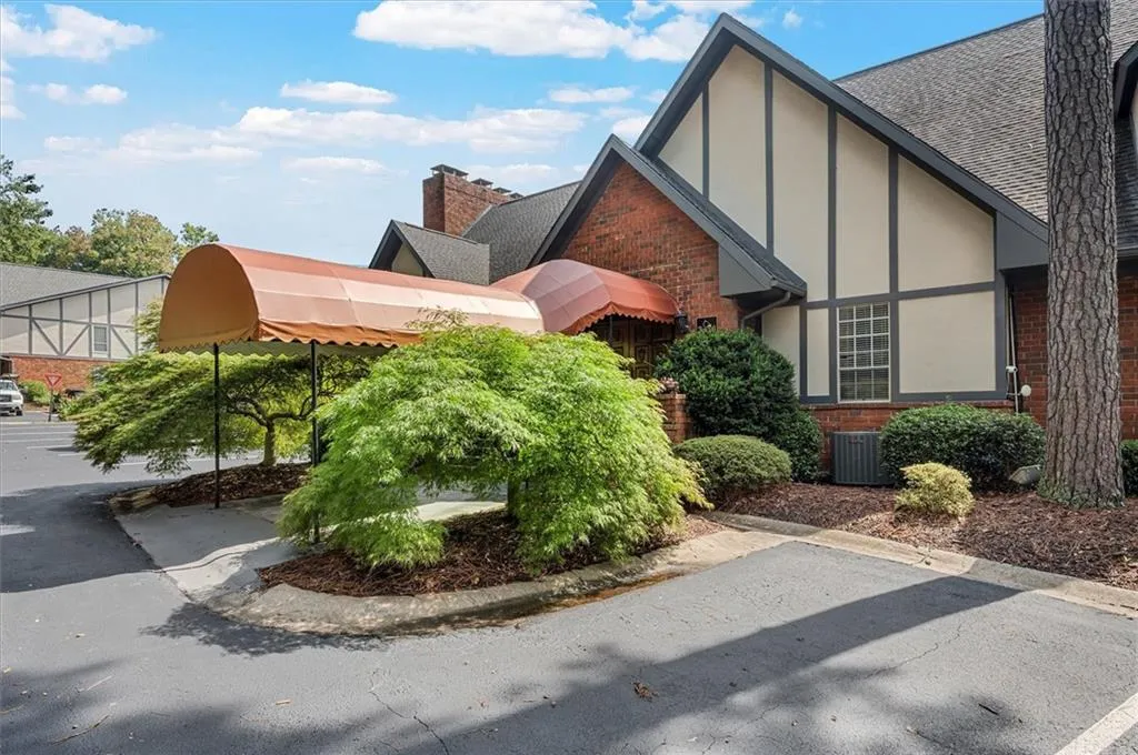 6851 Roswell Road Unit H13, Atlanta, Georgia 30328, 3 Bedrooms Bedrooms, ,2 BathroomsBathrooms,Residential,Sold,6851 Roswell Road Unit H13,7351472