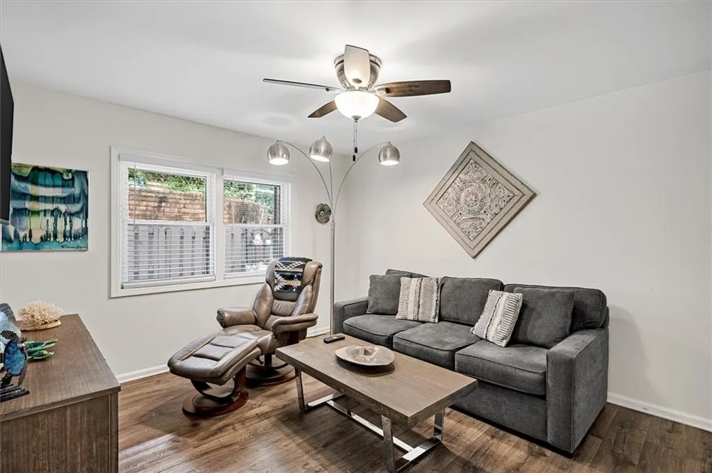 6851 Roswell Road Unit H13, Atlanta, Georgia 30328, 3 Bedrooms Bedrooms, ,2 BathroomsBathrooms,Residential,Sold,6851 Roswell Road Unit H13,7351472