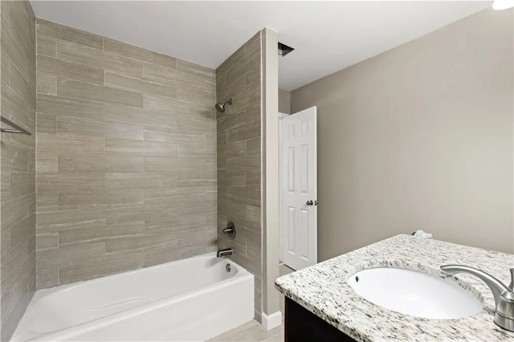 265 Winding River Drive Unit E, Sandy Springs, Georgia 30350, 2 Bedrooms Bedrooms, ,1 BathroomBathrooms,Residential,Sold,265 Winding River Drive Unit E,7117305