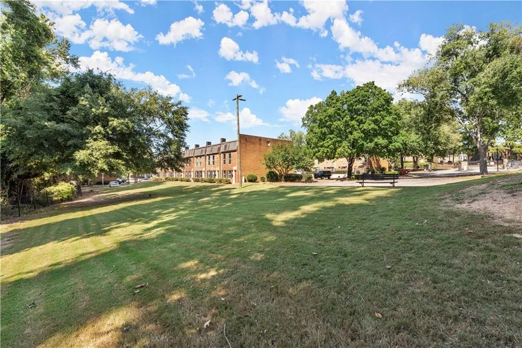 265 Winding River Drive Unit E, Sandy Springs, Georgia 30350, 2 Bedrooms Bedrooms, ,1 BathroomBathrooms,Residential,Sold,265 Winding River Drive Unit E,7117305