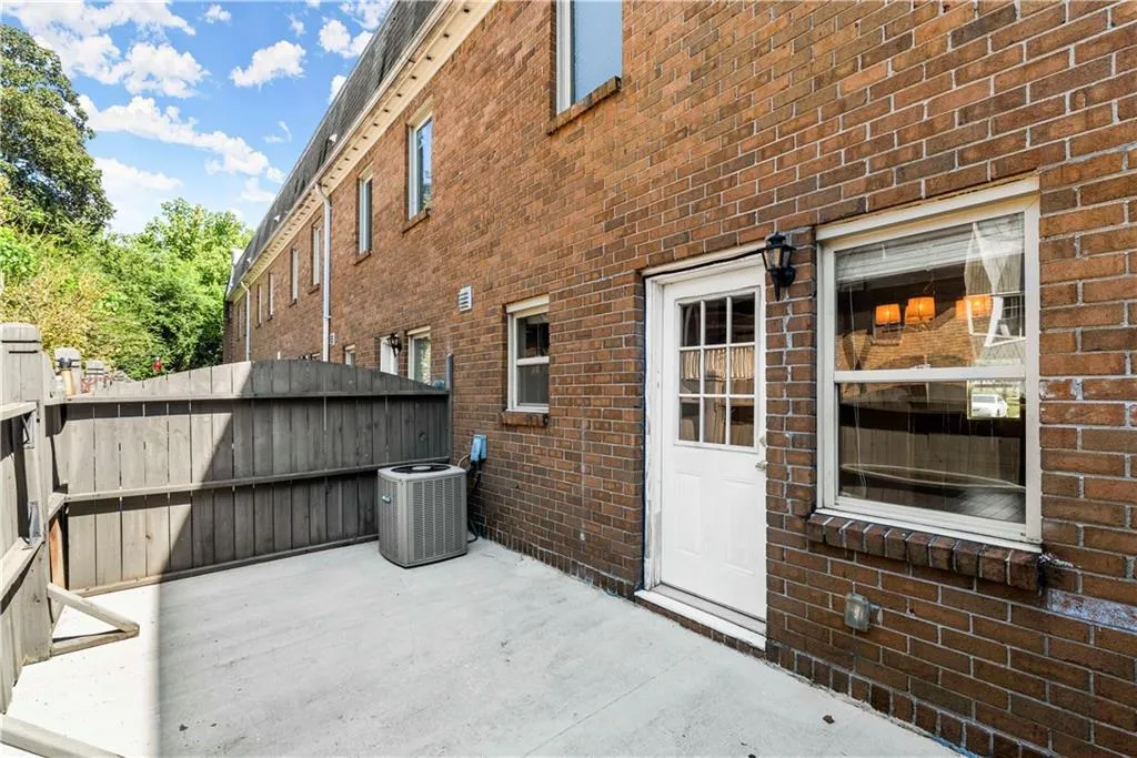 265 Winding River Drive Unit E, Sandy Springs, Georgia 30350, 2 Bedrooms Bedrooms, ,1 BathroomBathrooms,Residential,Sold,265 Winding River Drive Unit E,7117305