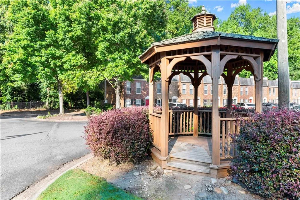 265 Winding River Drive Unit E, Sandy Springs, Georgia 30350, 2 Bedrooms Bedrooms, ,1 BathroomBathrooms,Residential,Sold,265 Winding River Drive Unit E,7117305