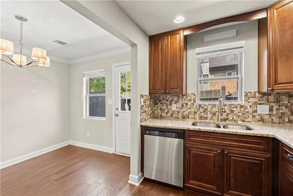 265 Winding River Drive Unit E, Sandy Springs, Georgia 30350, 2 Bedrooms Bedrooms, ,1 BathroomBathrooms,Residential,Sold,265 Winding River Drive Unit E,7117305