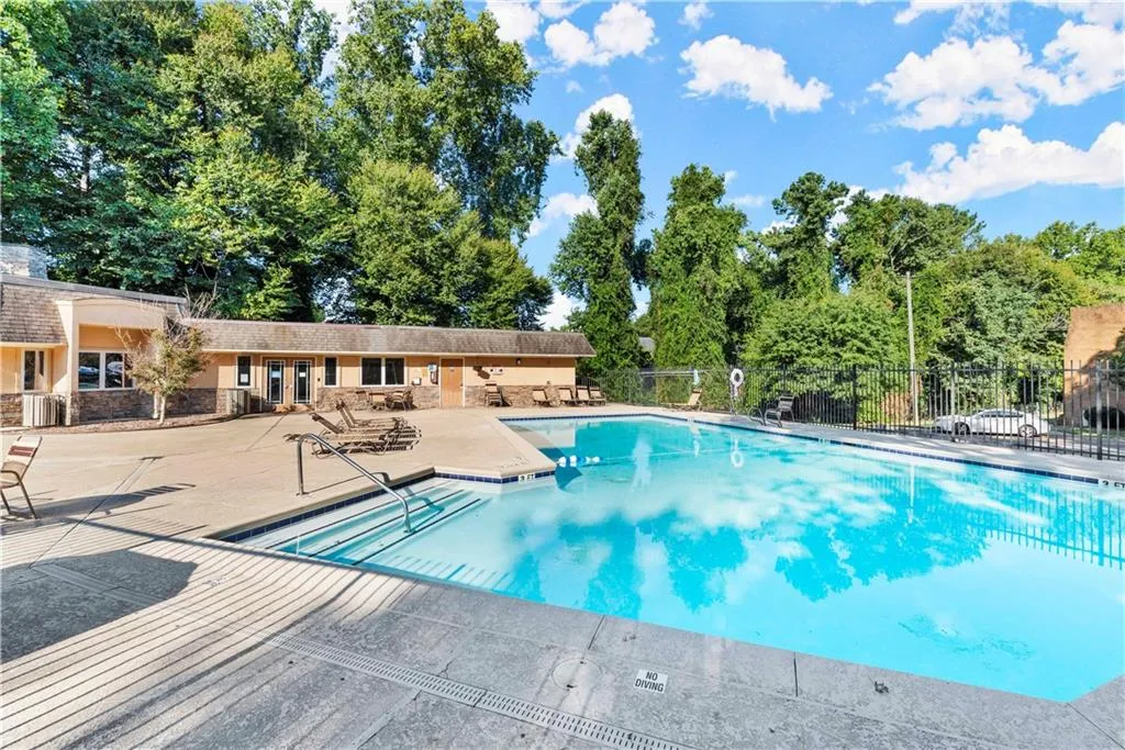 265 Winding River Drive Unit E, Sandy Springs, Georgia 30350, 2 Bedrooms Bedrooms, ,1 BathroomBathrooms,Residential,Sold,265 Winding River Drive Unit E,7117305