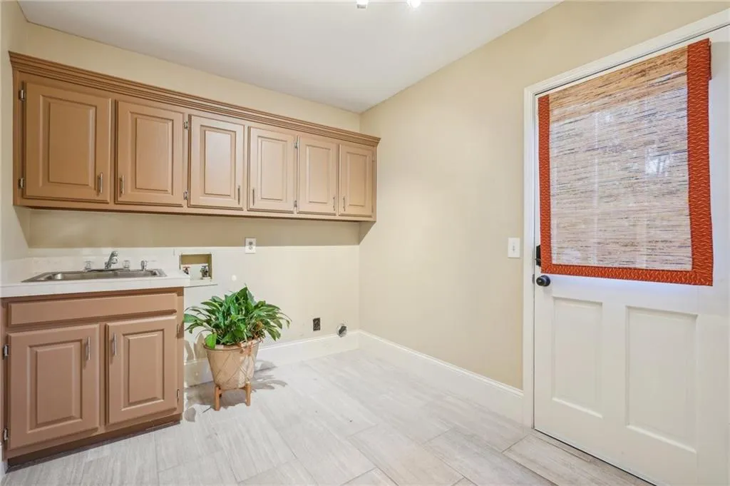 7380 Stoneykirk Close, Atlanta, Georgia 30350, 5 Bedrooms Bedrooms, ,3 BathroomsBathrooms,Residential,Sold,7380 Stoneykirk Close,7467448