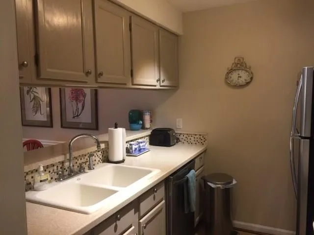 704 Barrington Hills Drive, Sandy Springs, Georgia 30350, 2 Bedrooms Bedrooms, ,2 BathroomsBathrooms,Residential,Sold,704 Barrington Hills Drive,6126610