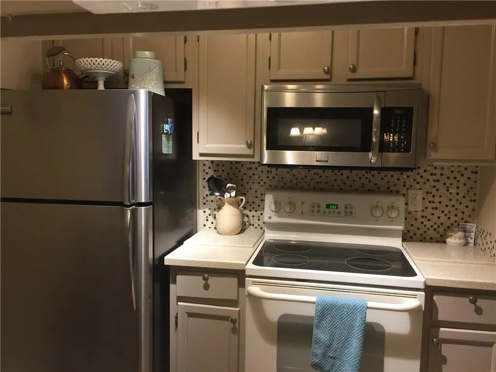 704 Barrington Hills Drive, Sandy Springs, Georgia 30350, 2 Bedrooms Bedrooms, ,2 BathroomsBathrooms,Residential,Sold,704 Barrington Hills Drive,6126610