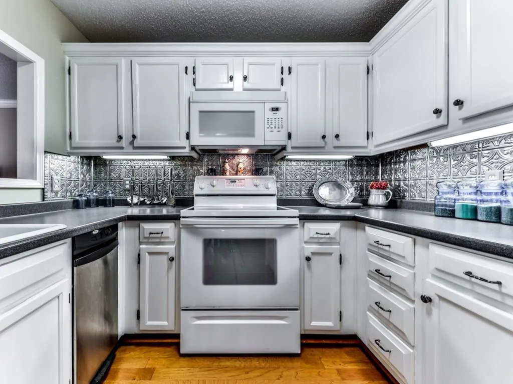 703 Hollyfax Circle, Atlanta, Georgia 30328, 1 Bedroom Bedrooms, ,1 BathroomBathrooms,Residential,Sold,703 Hollyfax Circle,5905862