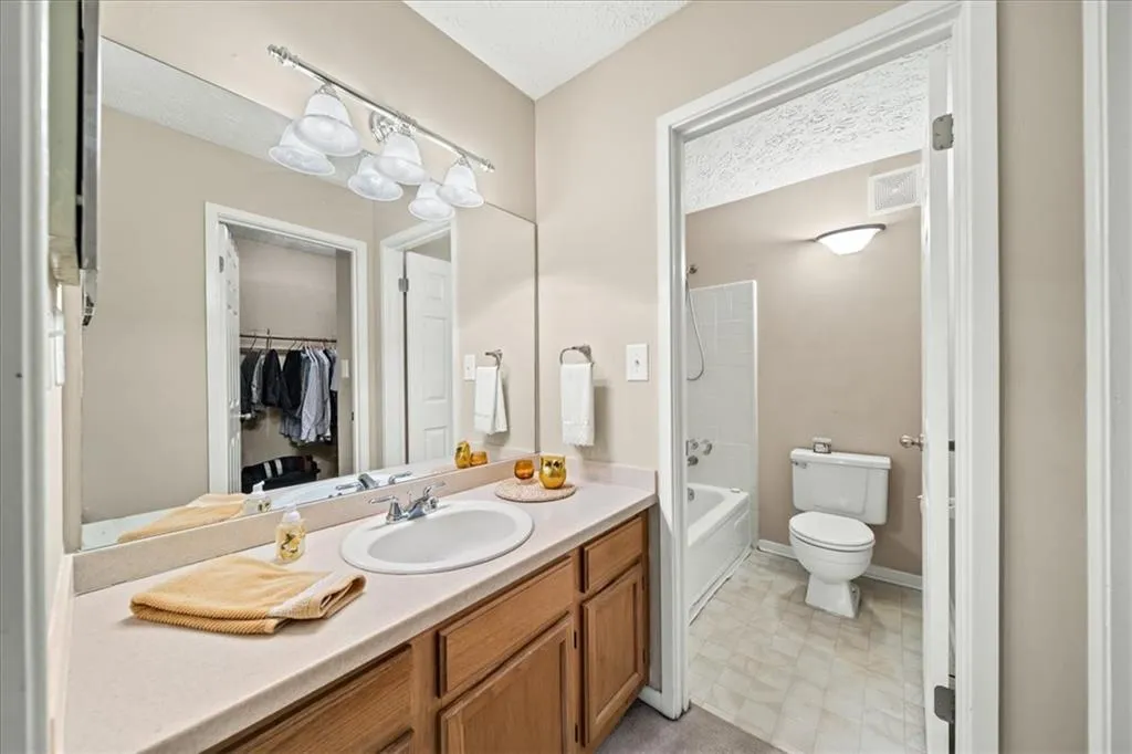 6816 Glenridge Drive Unit F, Atlanta, Georgia 30328, 2 Bedrooms Bedrooms, ,2 BathroomsBathrooms,Residential,Sold,6816 Glenridge Drive Unit F,7480042 6816 Glenridge Drive Unit F, Atlanta, Georgia 30328, 2 Bedrooms Bedrooms, ,2 BathroomsBathrooms,Residential,Sold,6816 Glenridge Drive Unit F,7480042