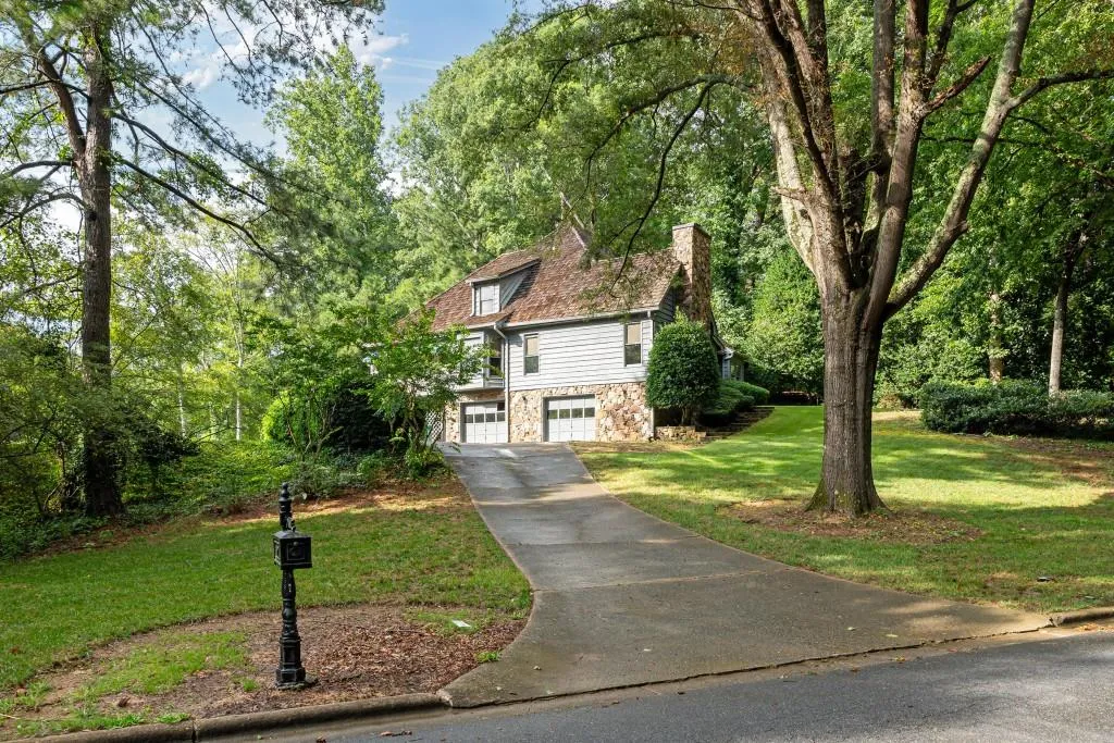 9850 Huntcliff Trace, Atlanta, Georgia 30350, 5 Bedrooms Bedrooms, ,4 BathroomsBathrooms,Residential,For Sale,9850 Huntcliff Trace,7619471