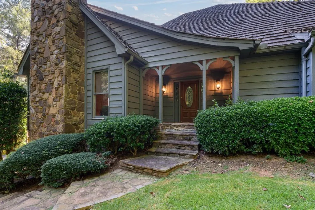 9850 Huntcliff Trace, Atlanta, Georgia 30350, 5 Bedrooms Bedrooms, ,4 BathroomsBathrooms,Residential,For Sale,9850 Huntcliff Trace,7619471