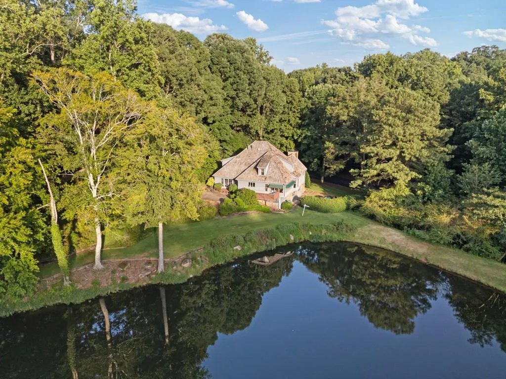 9850 Huntcliff Trace, Atlanta, Georgia 30350, 5 Bedrooms Bedrooms, ,4 BathroomsBathrooms,Residential,For Sale,9850 Huntcliff Trace,7619471