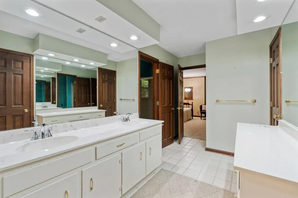 9850 Huntcliff Trace, Atlanta, Georgia 30350, 5 Bedrooms Bedrooms, ,4 BathroomsBathrooms,Residential,For Sale,9850 Huntcliff Trace,7619471