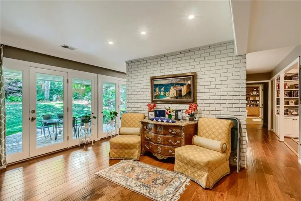 7090 Glenridge Drive, Atlanta, Georgia 30328, 4 Bedrooms Bedrooms, ,3 BathroomsBathrooms,Residential,Sold,7090 Glenridge Drive,7061091