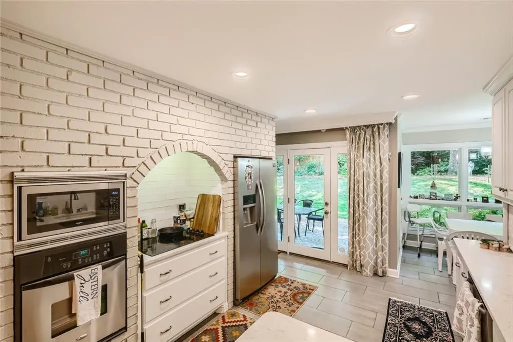 7090 Glenridge Drive, Atlanta, Georgia 30328, 4 Bedrooms Bedrooms, ,3 BathroomsBathrooms,Residential,Sold,7090 Glenridge Drive,7061091