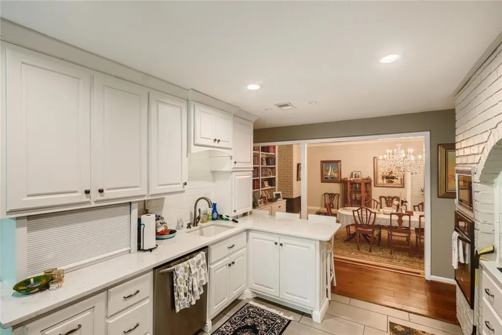 7090 Glenridge Drive, Atlanta, Georgia 30328, 4 Bedrooms Bedrooms, ,3 BathroomsBathrooms,Residential,Sold,7090 Glenridge Drive,7061091