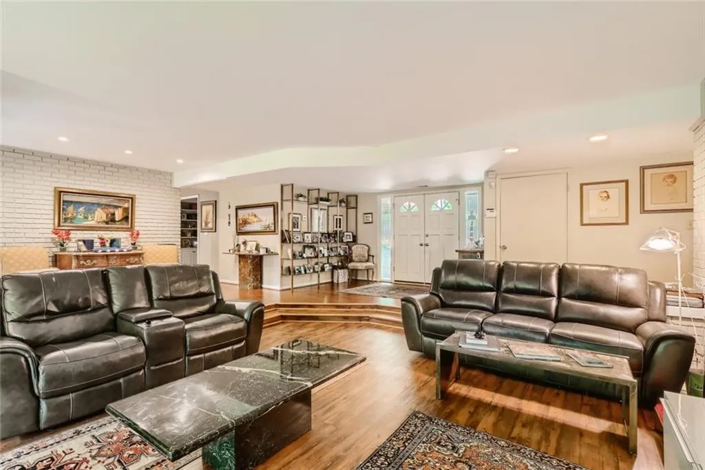 7090 Glenridge Drive, Atlanta, Georgia 30328, 4 Bedrooms Bedrooms, ,3 BathroomsBathrooms,Residential,Sold,7090 Glenridge Drive,7061091