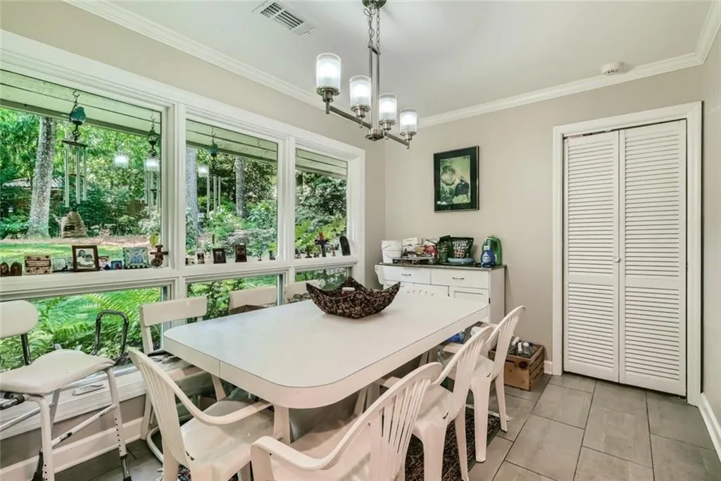 7090 Glenridge Drive, Atlanta, Georgia 30328, 4 Bedrooms Bedrooms, ,3 BathroomsBathrooms,Residential,Sold,7090 Glenridge Drive,7061091