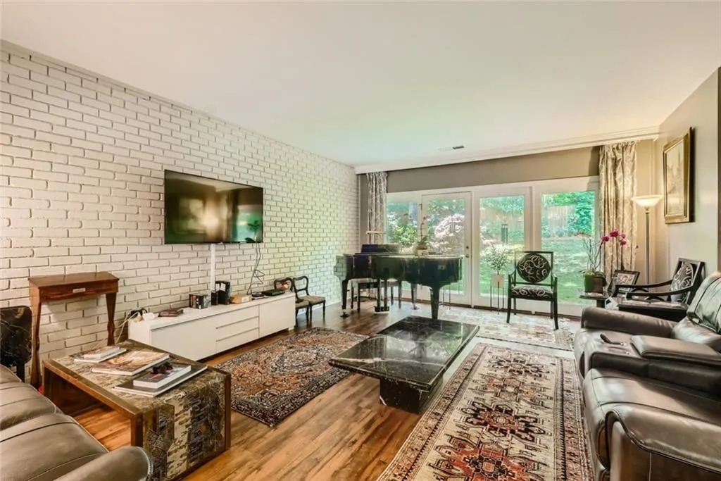 7090 Glenridge Drive, Atlanta, Georgia 30328, 4 Bedrooms Bedrooms, ,3 BathroomsBathrooms,Residential,Sold,7090 Glenridge Drive,7061091