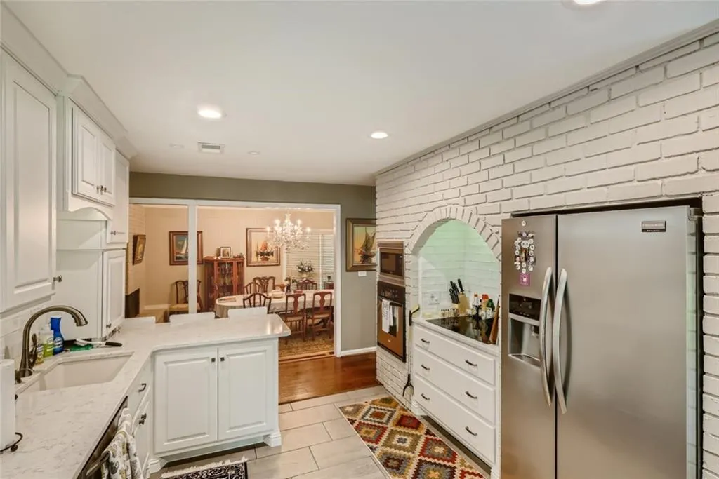 7090 Glenridge Drive, Atlanta, Georgia 30328, 4 Bedrooms Bedrooms, ,3 BathroomsBathrooms,Residential,Sold,7090 Glenridge Drive,7061091