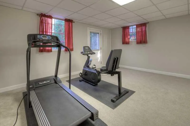 235 Forrest Lake Drive, Sandy Springs, Georgia 30327, 4 Bedrooms Bedrooms, ,3 BathroomsBathrooms,Residential,Sold,235 Forrest Lake Drive,4309590