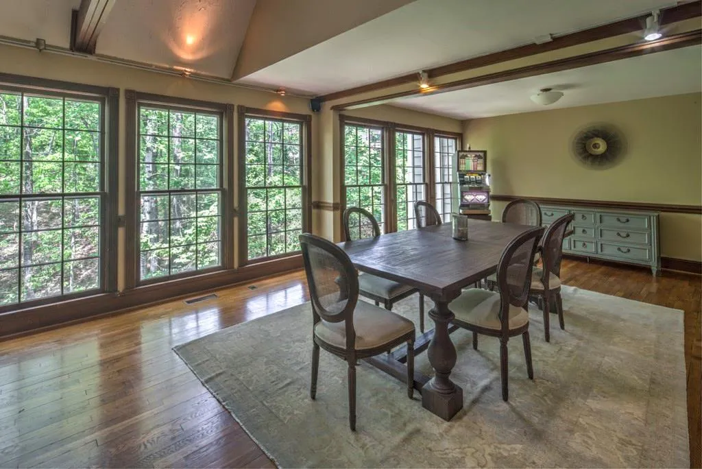 1480 Dunwoody Club Drive, Sandy Springs, Georgia 30350, 4 Bedrooms Bedrooms, ,2 BathroomsBathrooms,Residential,Sold,1480 Dunwoody Club Drive,5680433