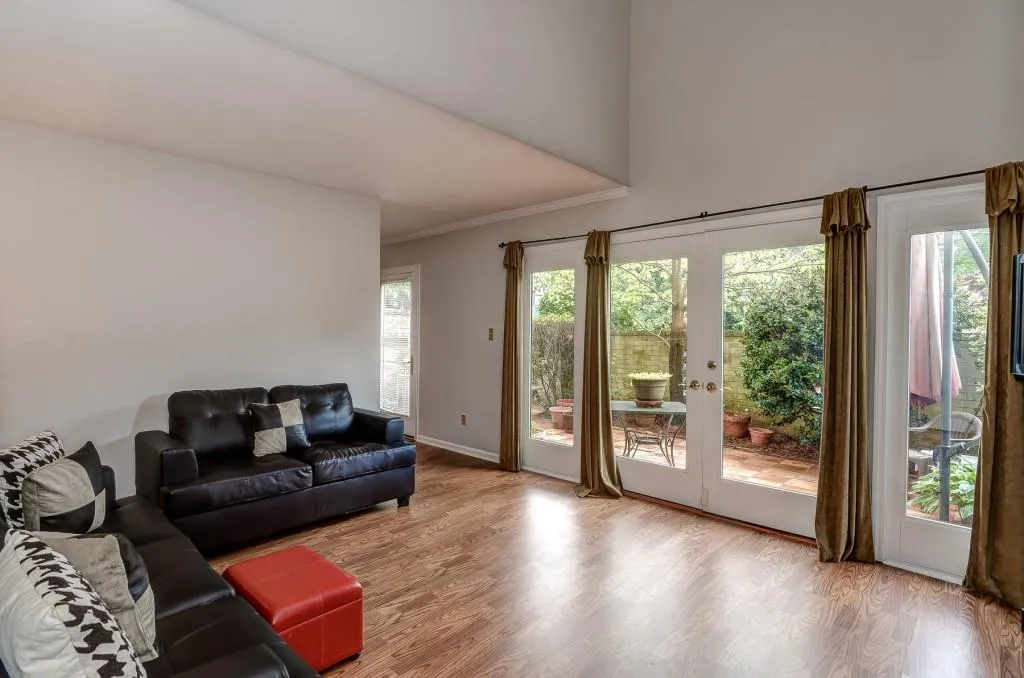 5400 Roswell Road Unit A3, Atlanta, Georgia 30342, 2 Bedrooms Bedrooms, ,1 BathroomBathrooms,Residential,Sold,5400 Roswell Road Unit A3,6002075