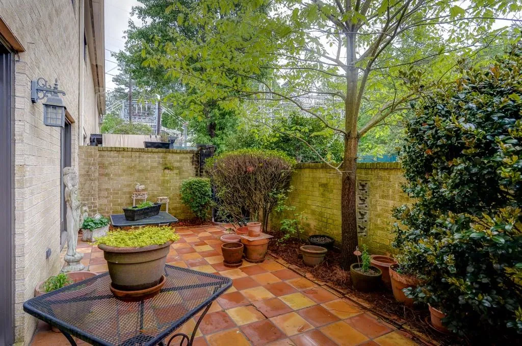 5400 Roswell Road Unit A3, Atlanta, Georgia 30342, 2 Bedrooms Bedrooms, ,1 BathroomBathrooms,Residential,Sold,5400 Roswell Road Unit A3,6002075