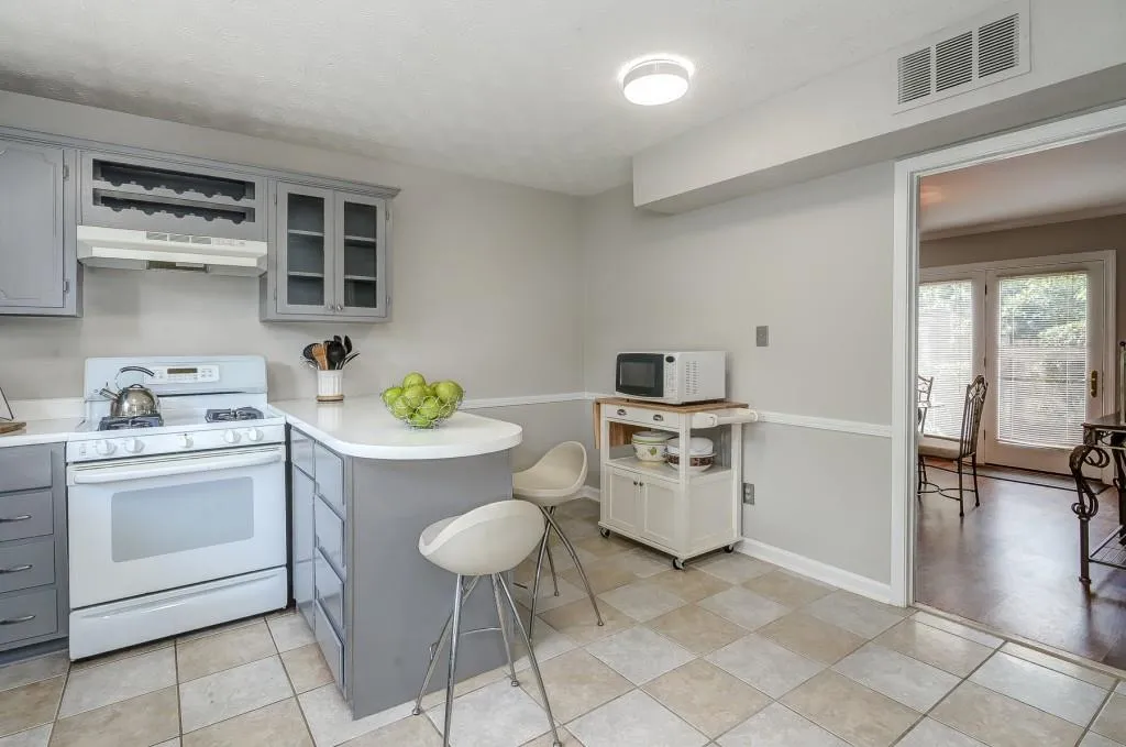 5400 Roswell Road Unit A3, Atlanta, Georgia 30342, 2 Bedrooms Bedrooms, ,1 BathroomBathrooms,Residential,Sold,5400 Roswell Road Unit A3,6002075