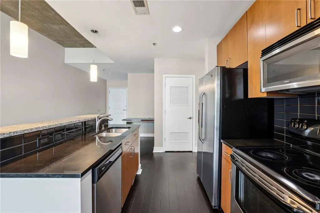 950 W Peachtree Street Nw Unit 1613, Atlanta, Georgia 30309, 1 Bedroom Bedrooms, ,1 BathroomBathrooms,Residential,For Sale,950 W Peachtree Street Nw Unit 1613,7579901