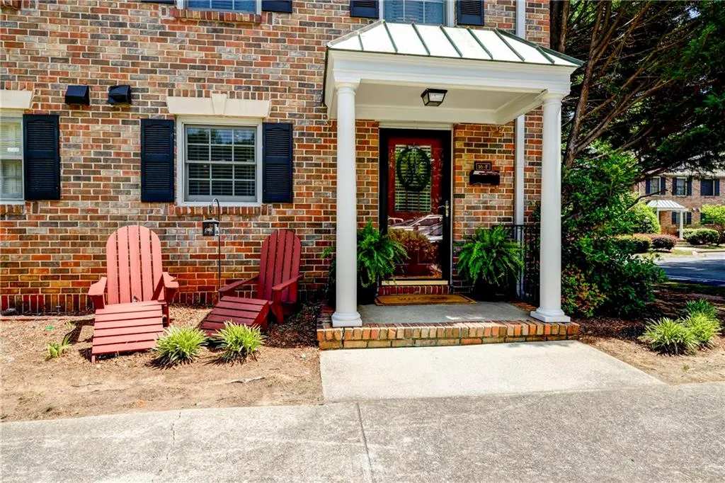 6700 Roswell Road Unit 16f, Sandy Springs, Georgia 30328, 2 Bedrooms Bedrooms, ,1 BathroomBathrooms,Residential,Sold,6700 Roswell Road Unit 16f,5683683
